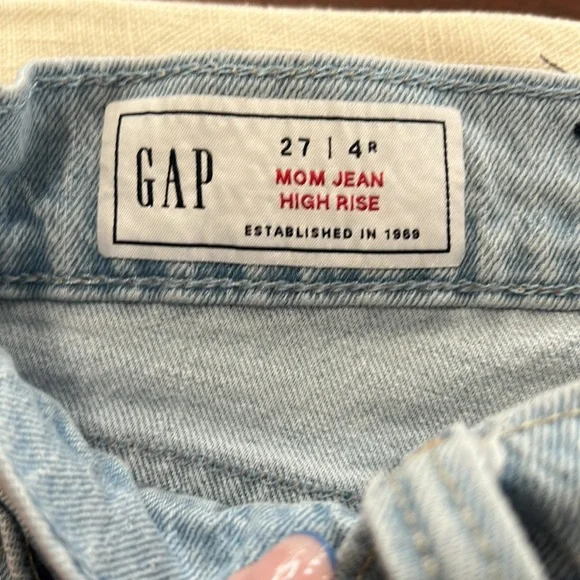 Gap Mom Jeans Boyfriend Light Wash Size 4 R - Picture 3 of 6